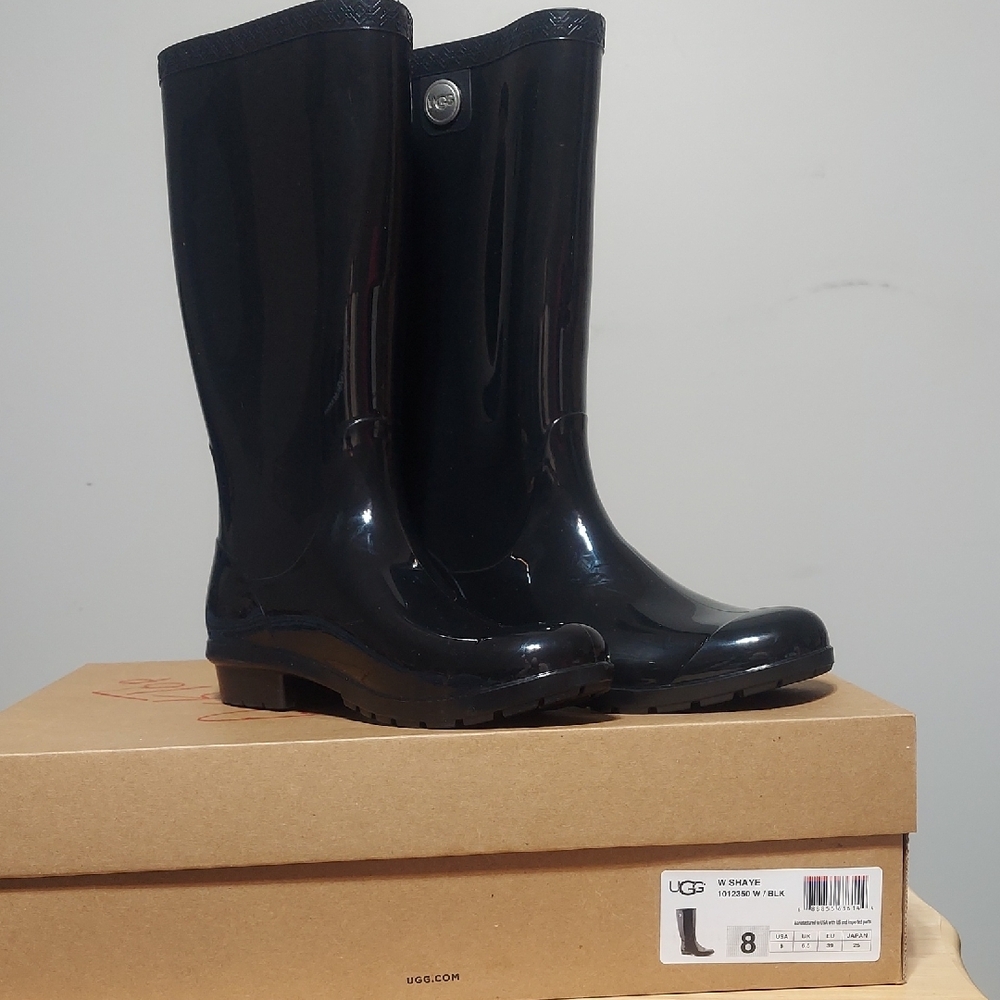 UGG Shaye Black Glossy Waterproof Tall Rain Boots Women's Size 8 Sheepskin EUC - Picture 11 of 12